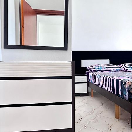 סרנדה Tini Sea View Apartment מראה חיצוני תמונה
