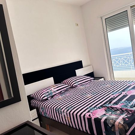 סרנדה Tini Sea View Apartment מראה חיצוני תמונה