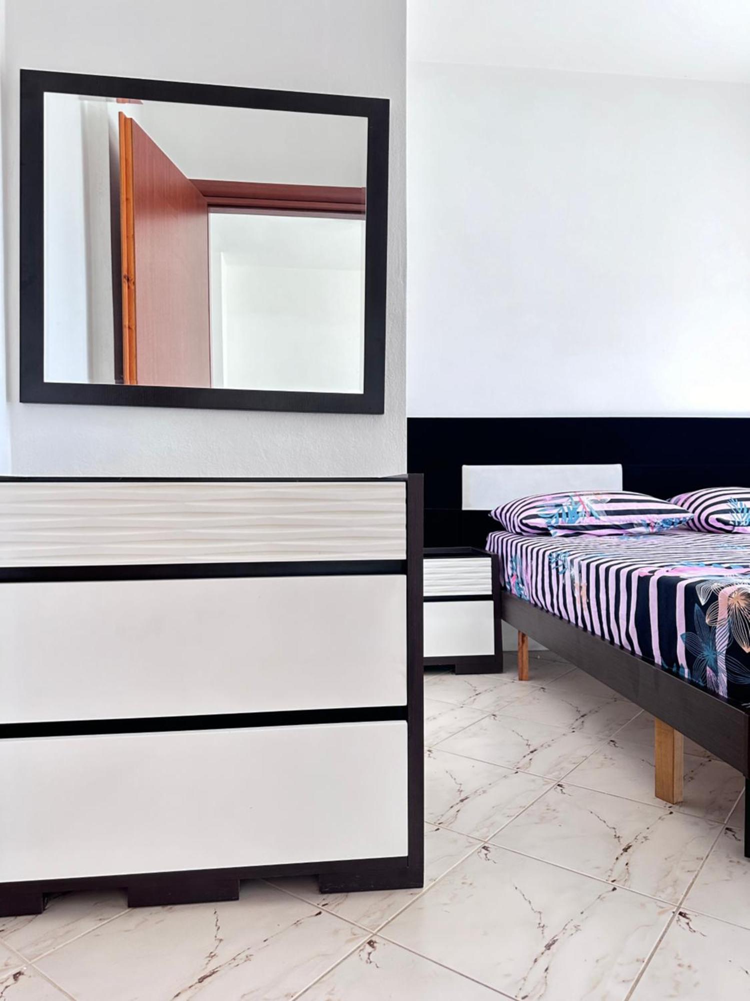 סרנדה Tini Sea View Apartment מראה חיצוני תמונה