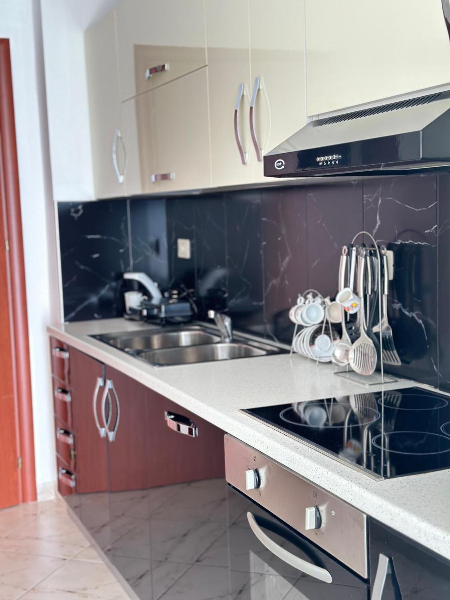 סרנדה Tini Sea View Apartment מראה חיצוני תמונה