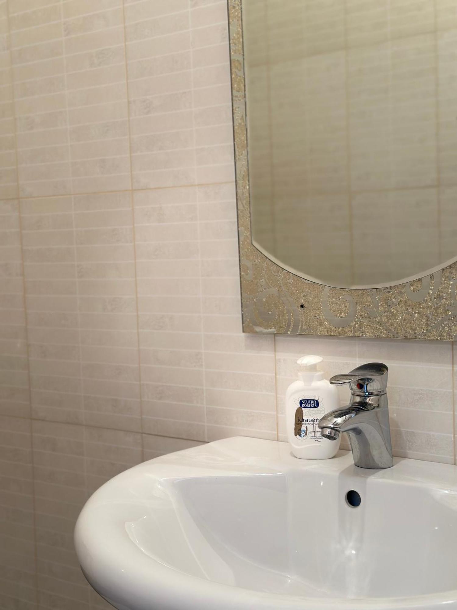 סרנדה Tini Sea View Apartment מראה חיצוני תמונה