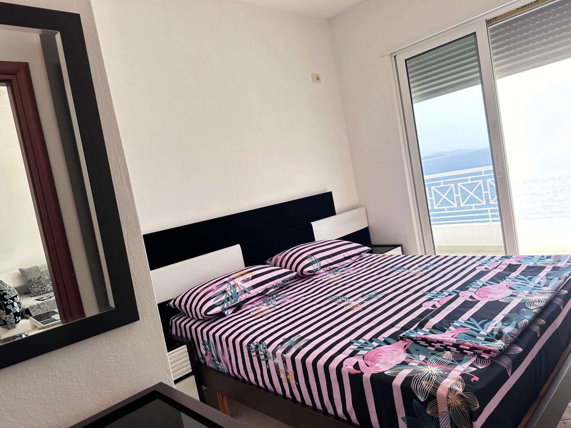 סרנדה Tini Sea View Apartment מראה חיצוני תמונה