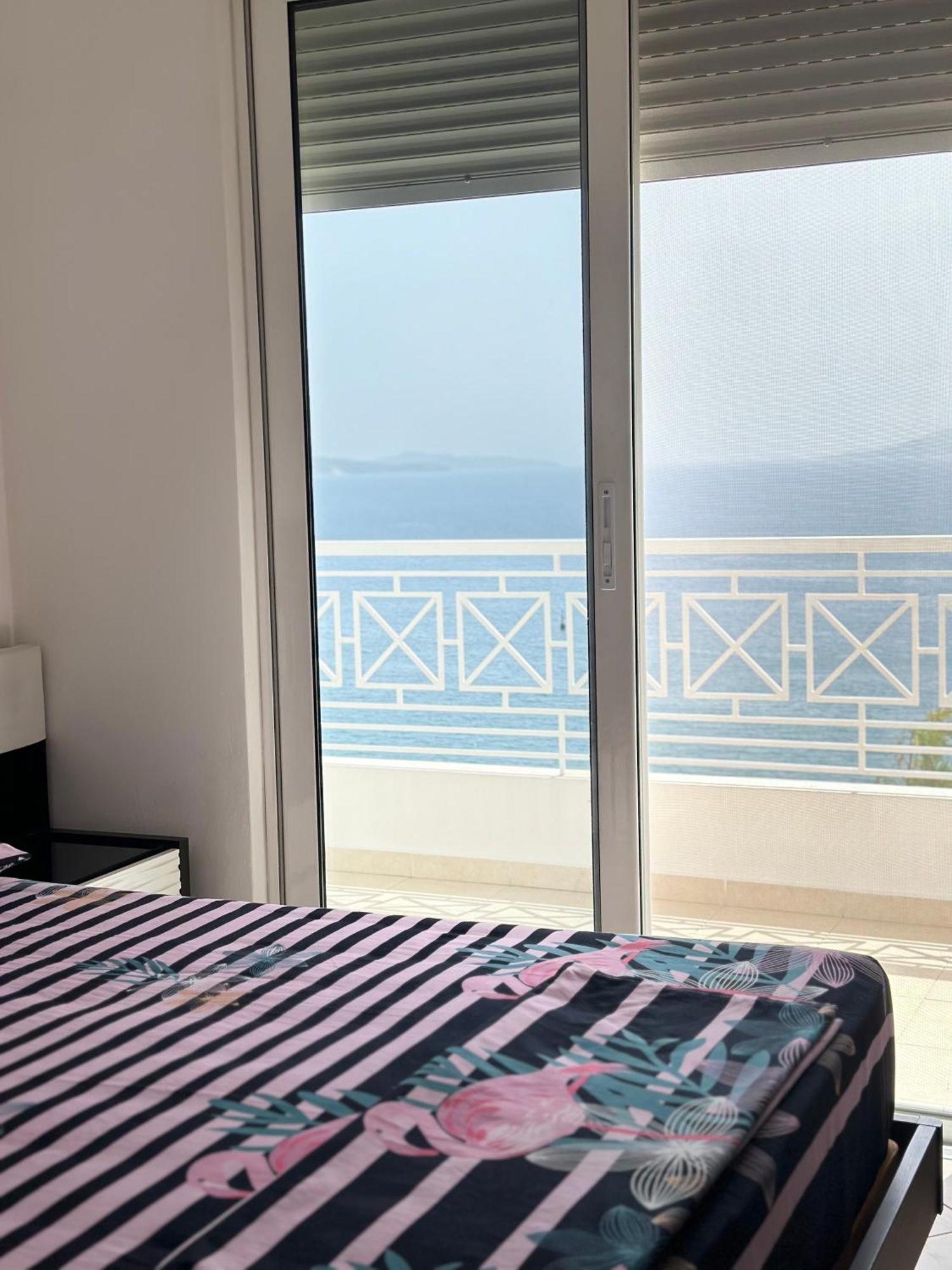 סרנדה Tini Sea View Apartment מראה חיצוני תמונה