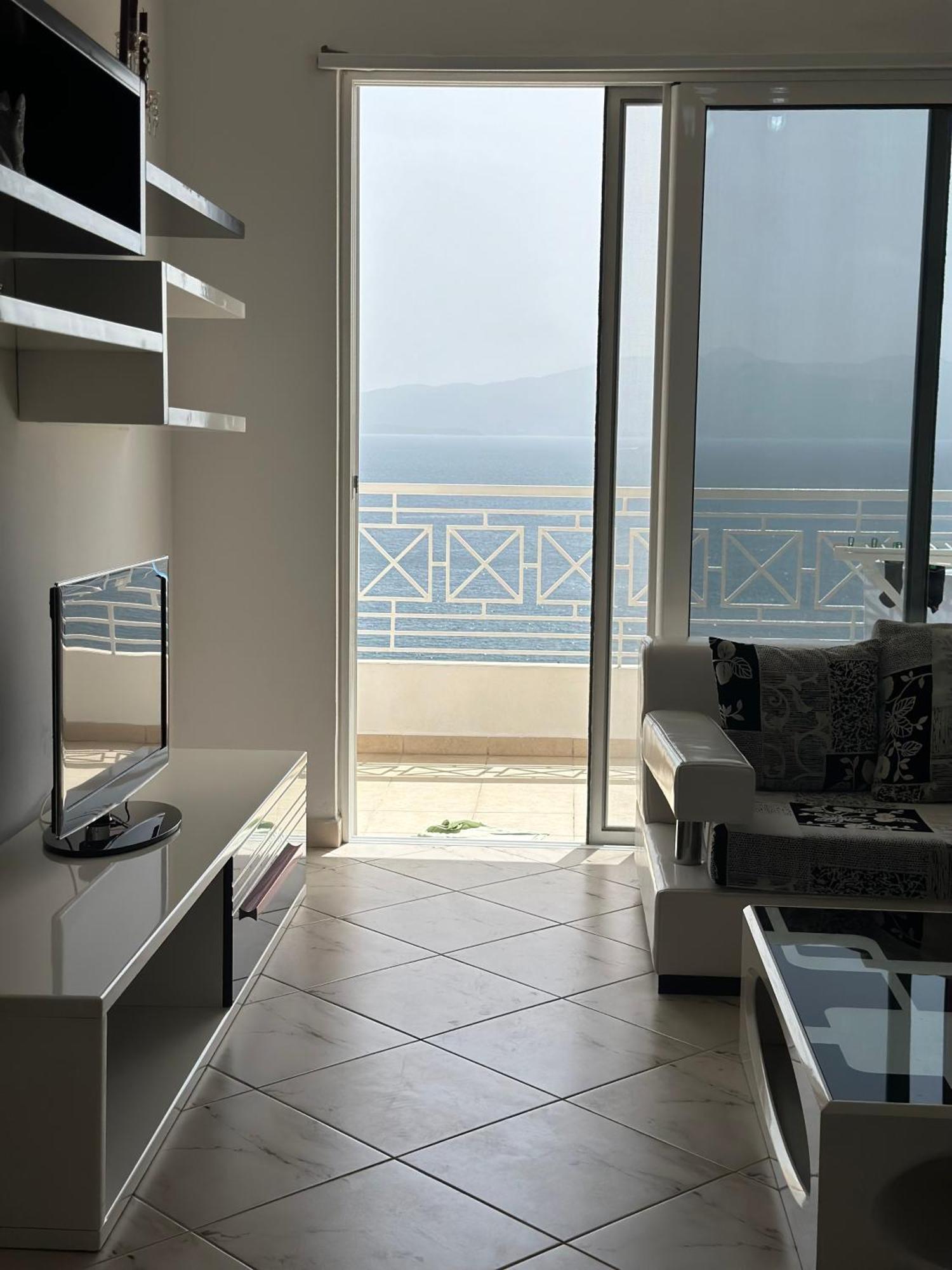 סרנדה Tini Sea View Apartment מראה חיצוני תמונה
