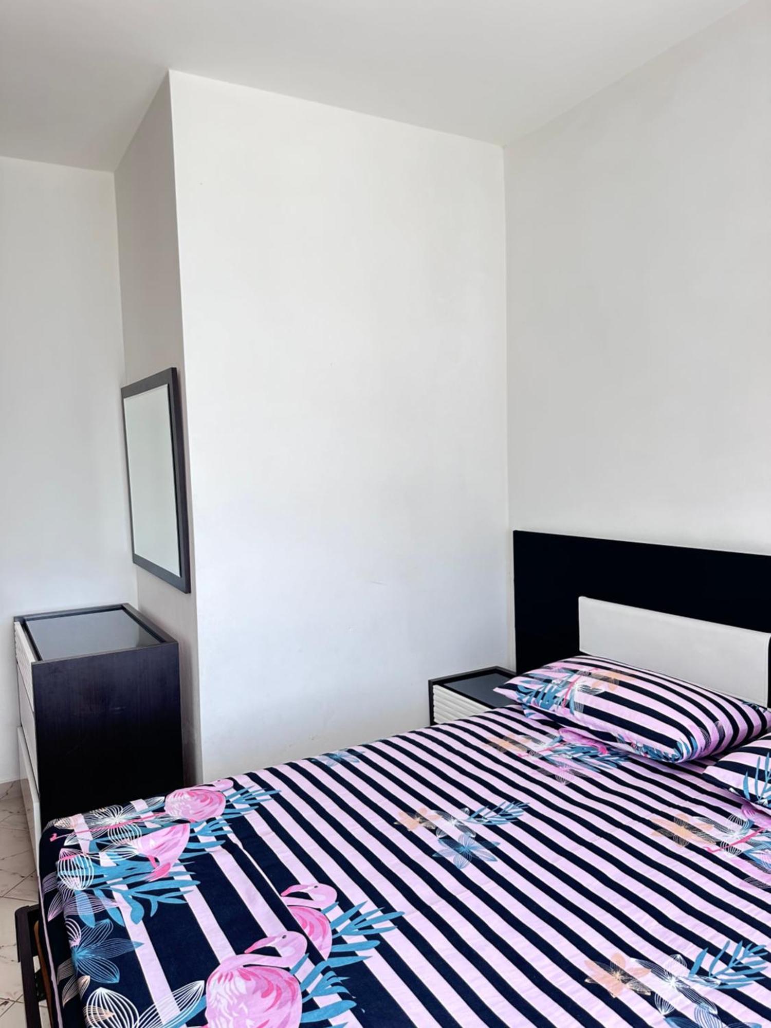 סרנדה Tini Sea View Apartment מראה חיצוני תמונה
