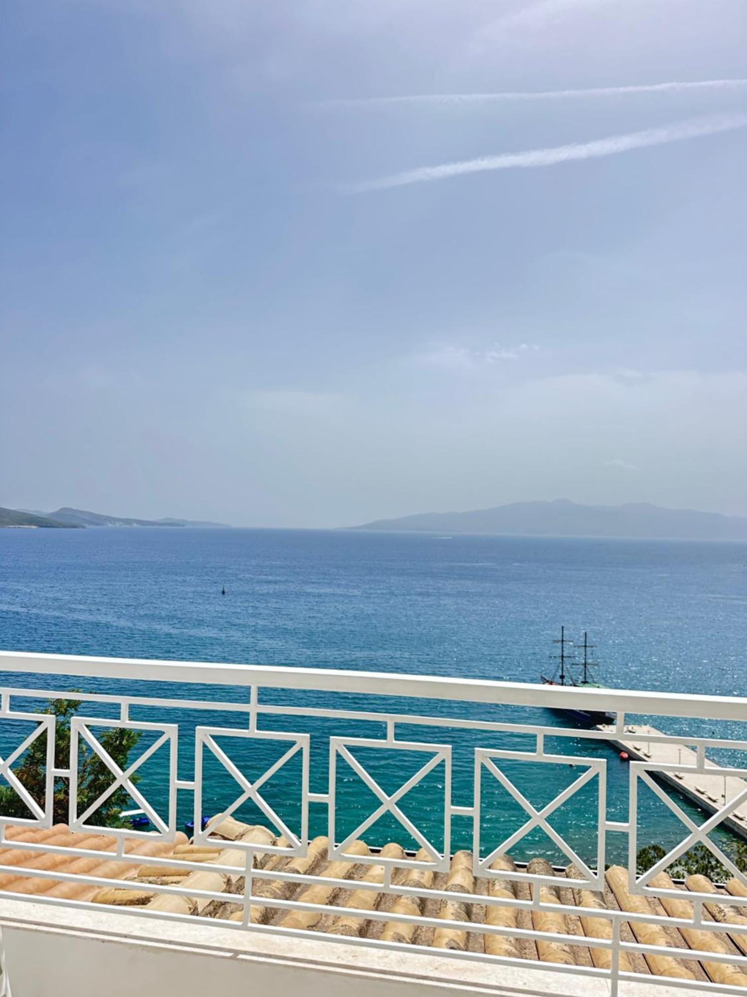 סרנדה Tini Sea View Apartment מראה חיצוני תמונה