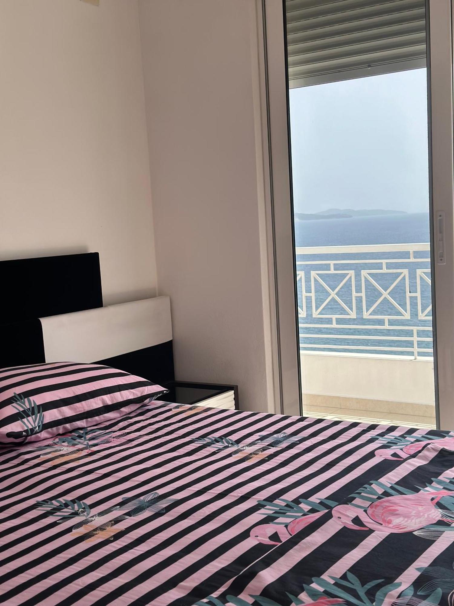 סרנדה Tini Sea View Apartment מראה חיצוני תמונה
